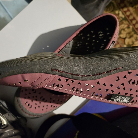 Shoes - Picture 3 of 4